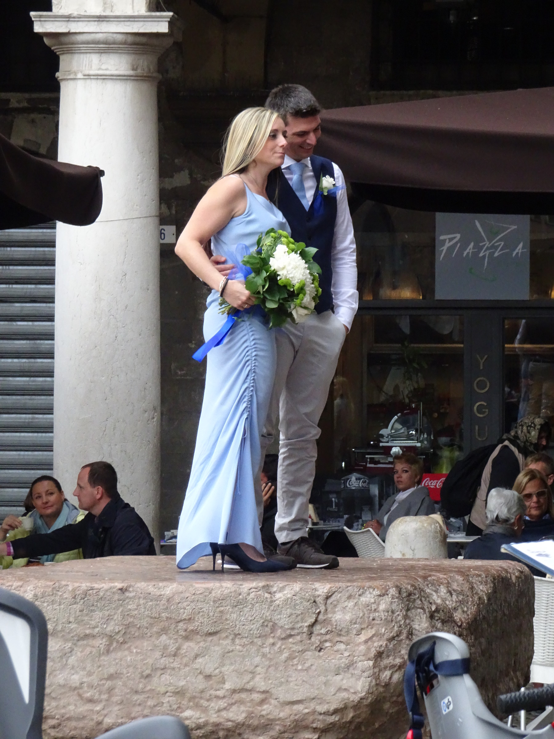 W the bride and groom on the Ringadora Pedra...