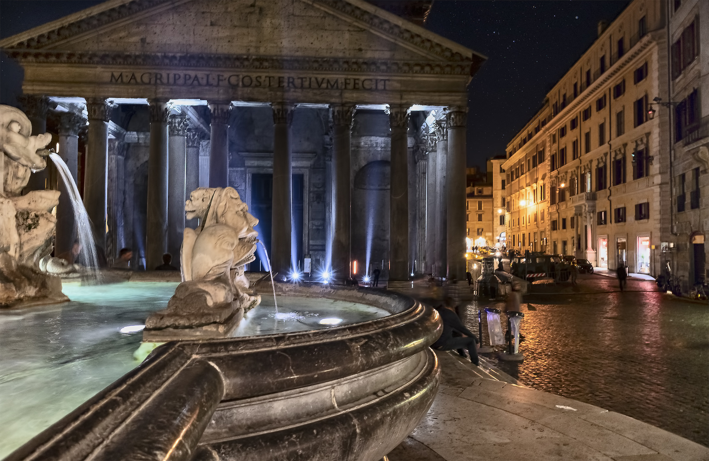 The Pantheon at night...