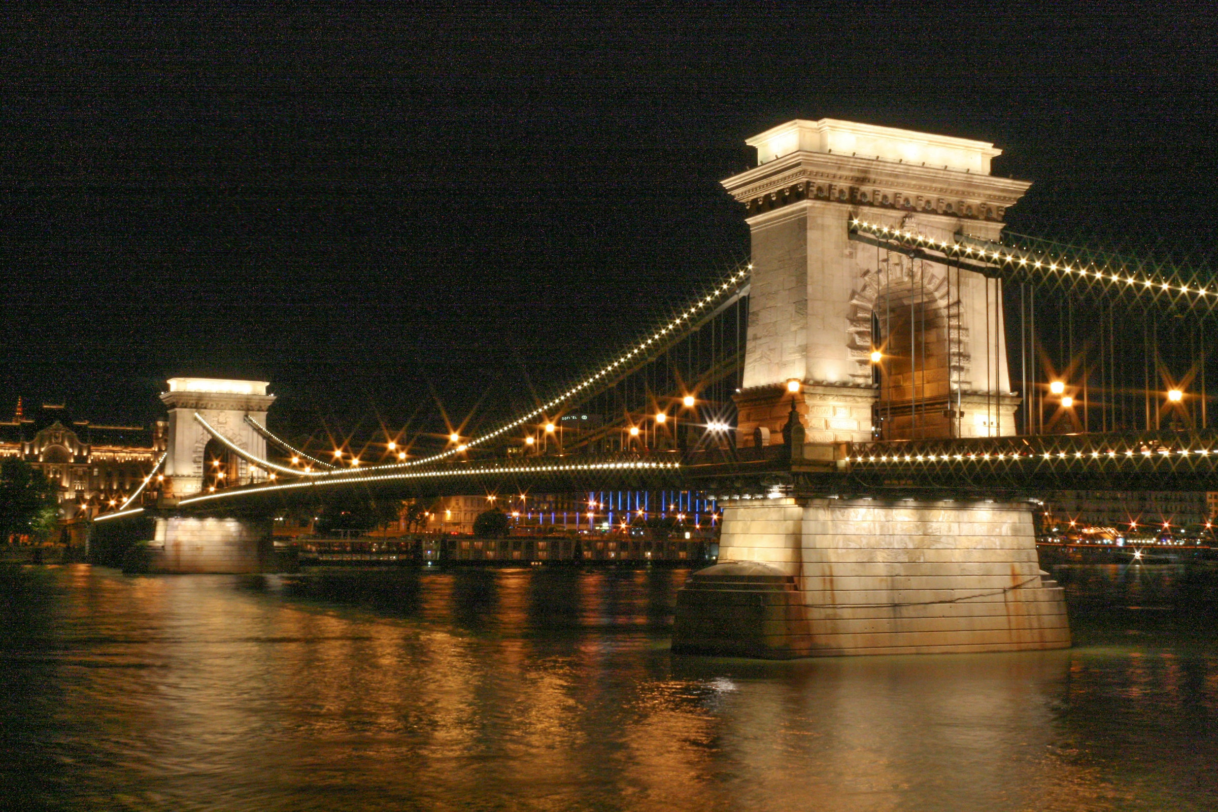Budapest - Ponte delle Catene - Notte illuminato...