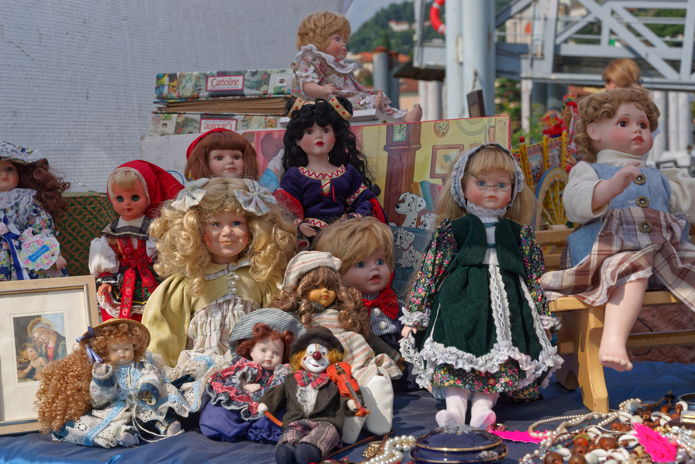 bambole al mercato...