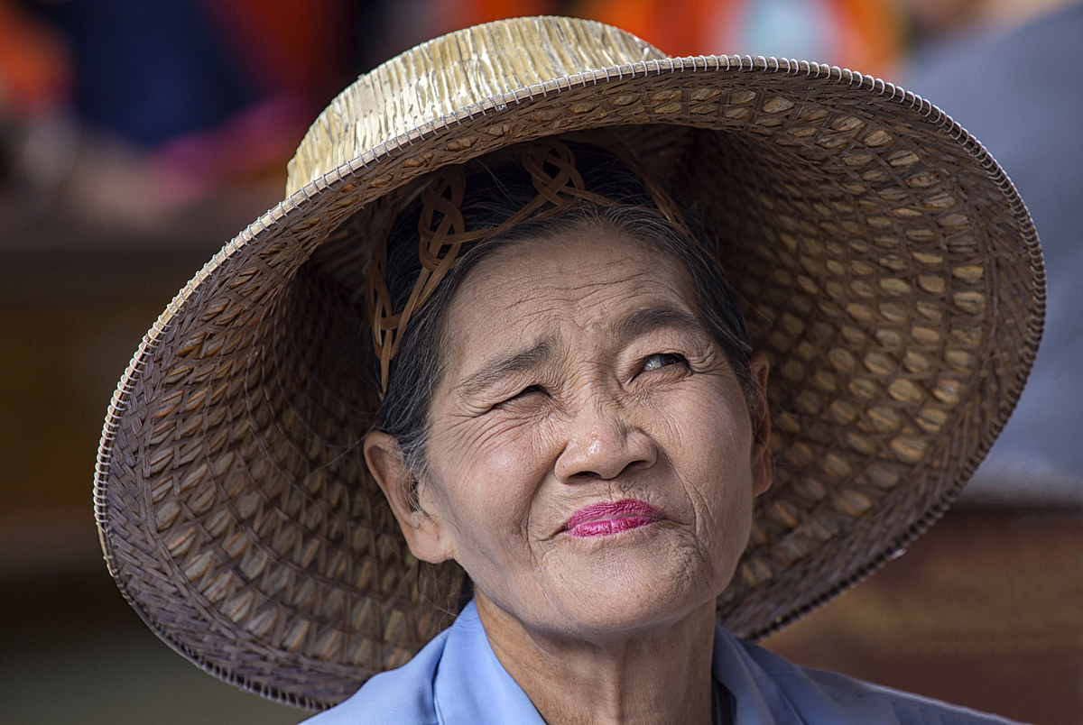 Saleswoman at the Damnoen Saduak market...