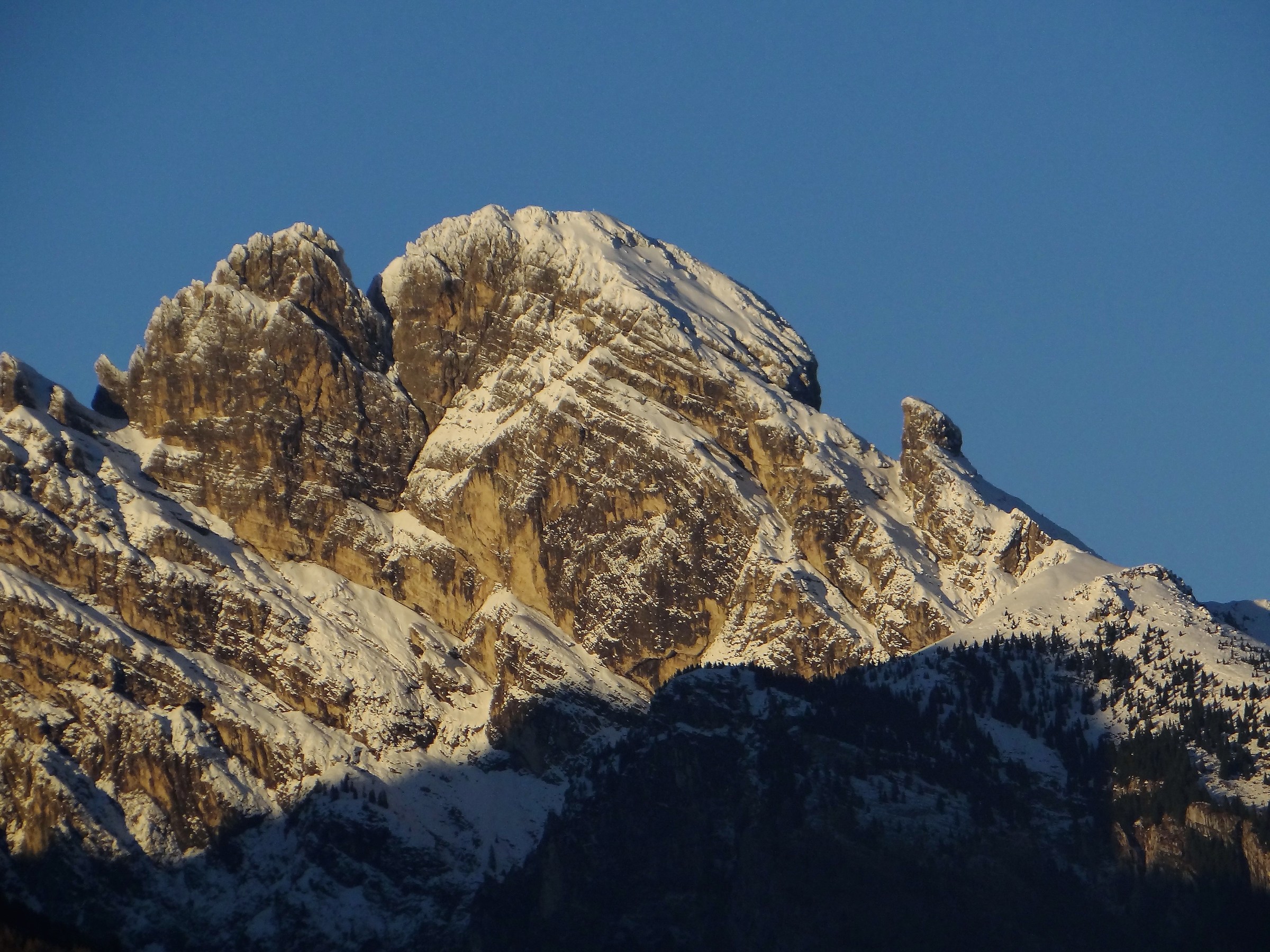 Neve sulle rocce del Pizzocco (Belluno)...