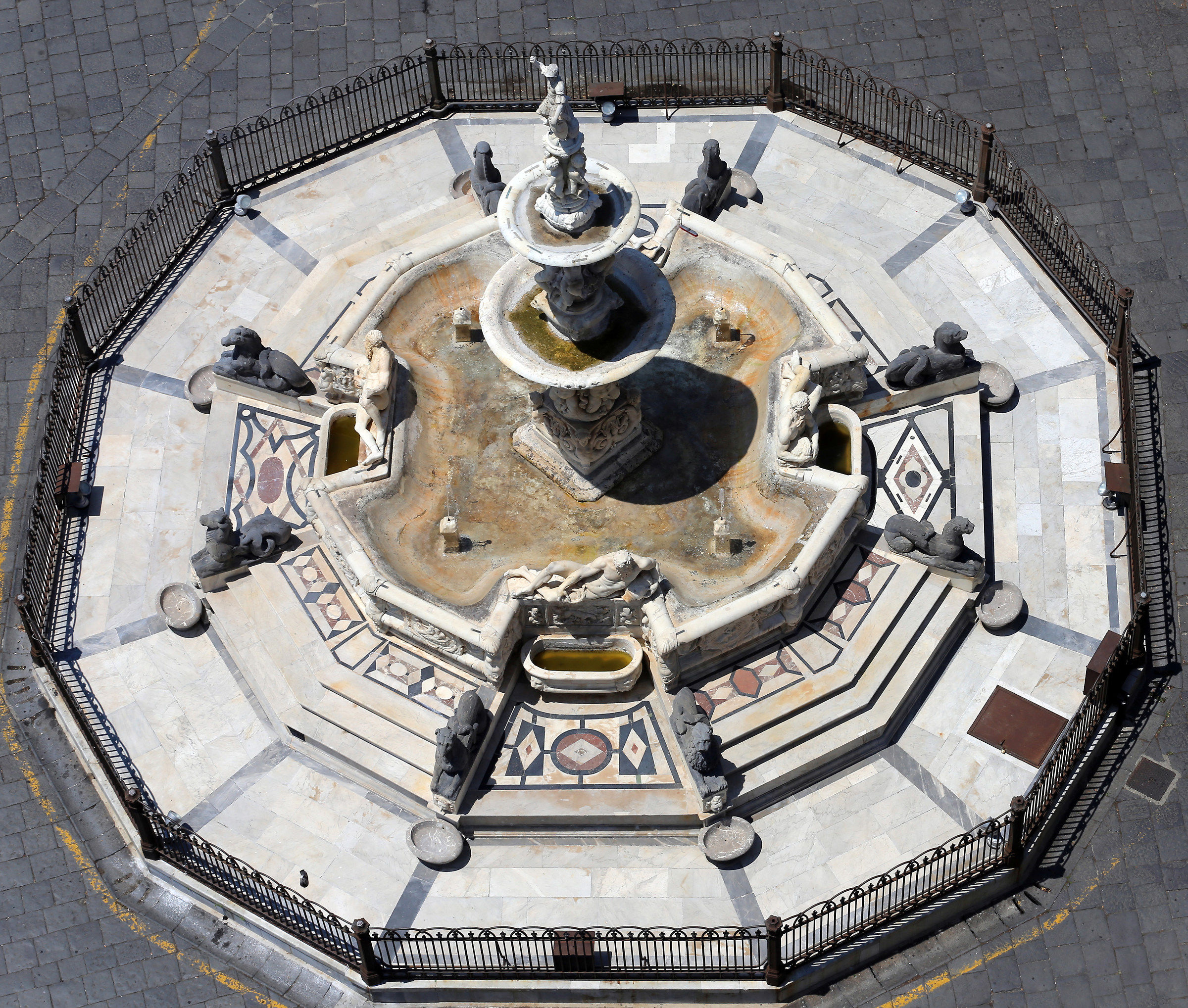 Fontana di Orione, dal campanile del duomo di Messina...