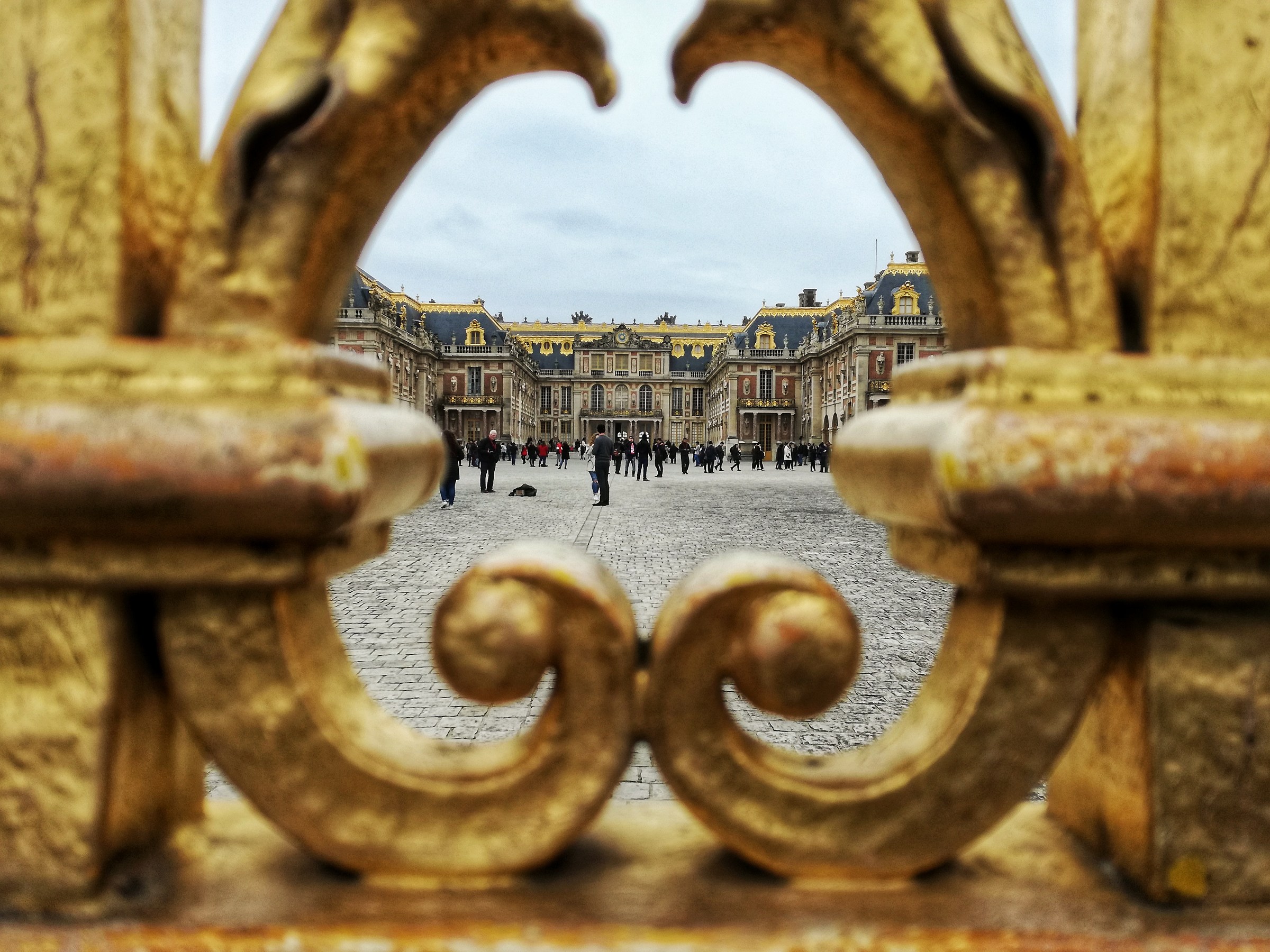 Direction of Versailles...