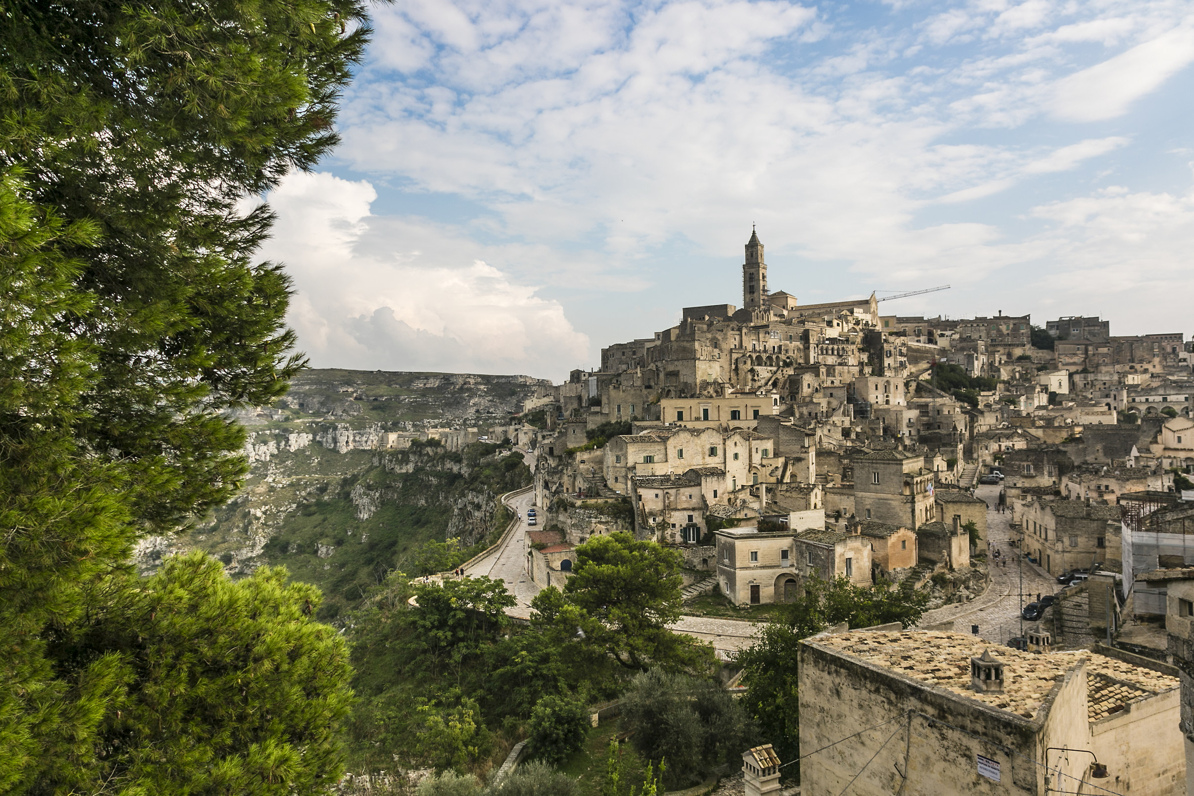 Behind the hill, here is Matera...