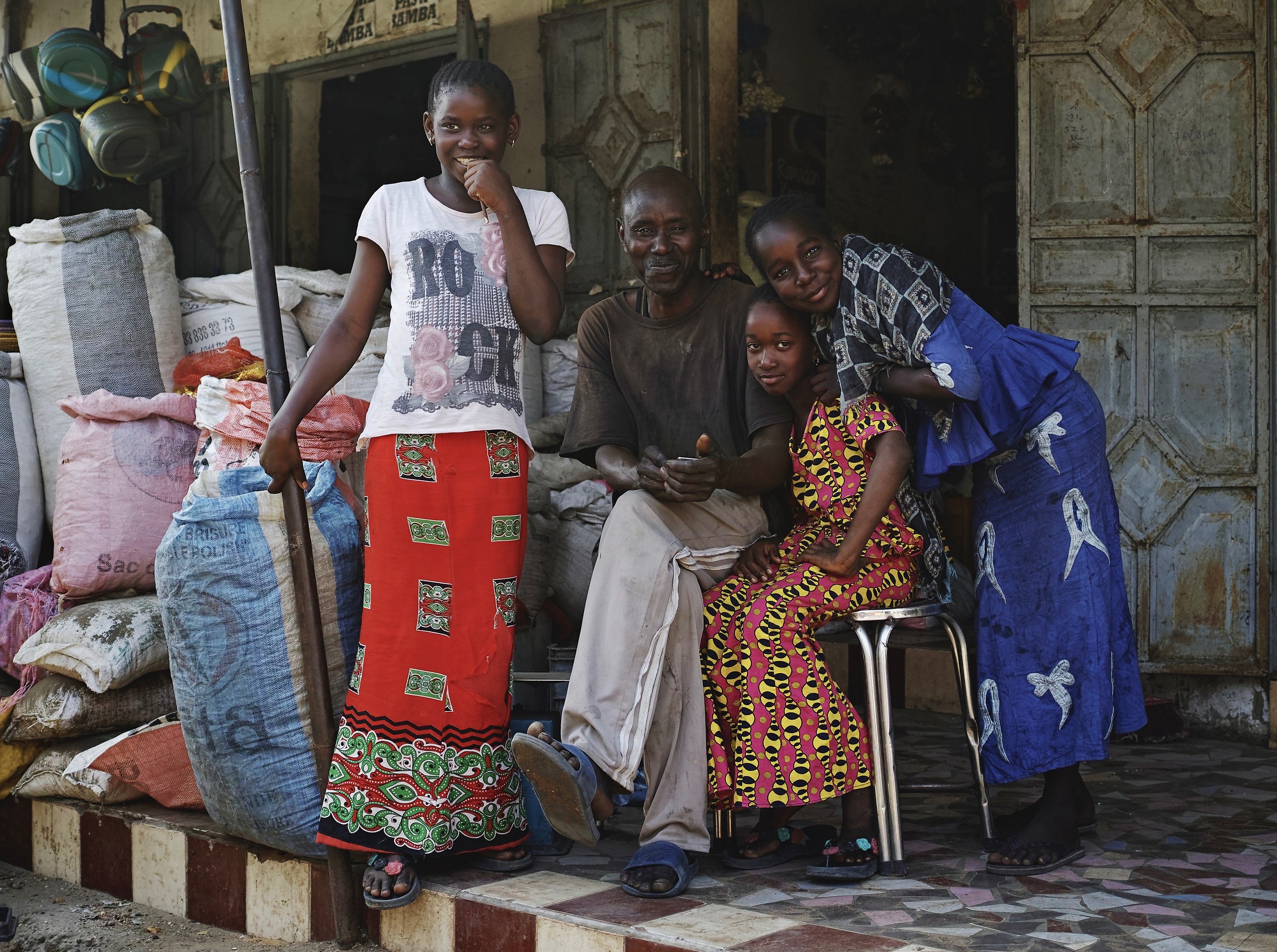 Famiglia al mercato di Louga, Senegal...