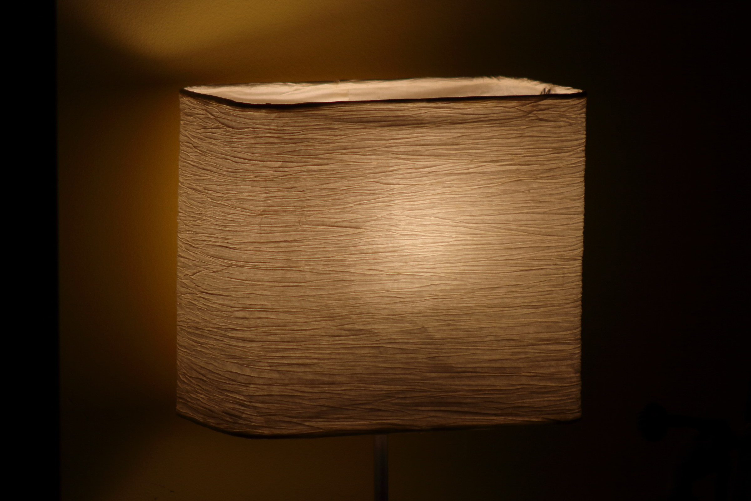 Table lamp, very poor light...