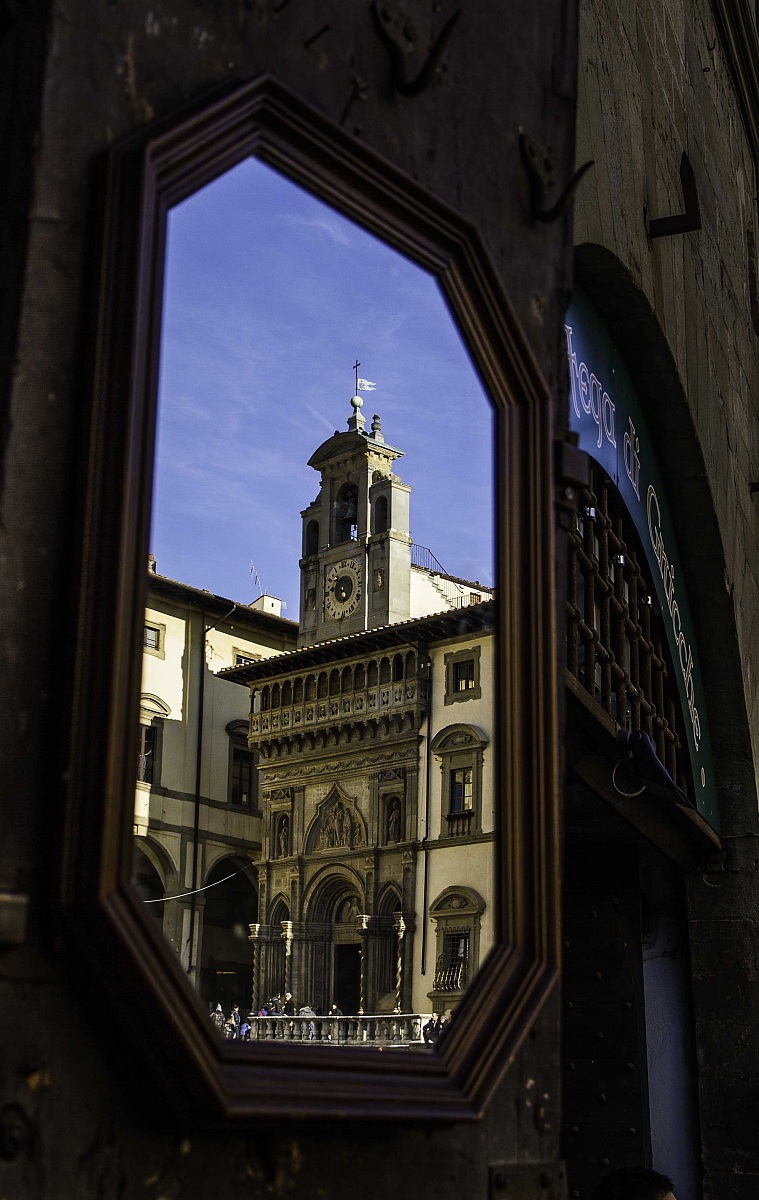 Arezzo, particolare Piazza Grande...