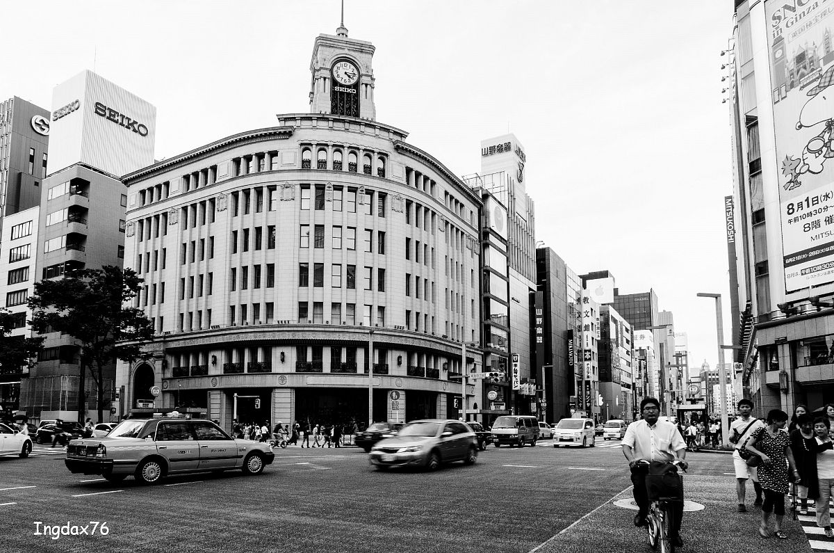 Tokyo Ginza iso 100-f16-1/25 freehand...