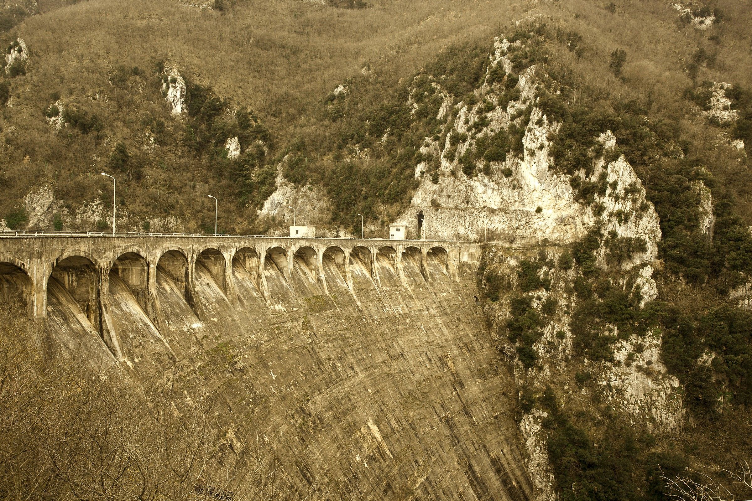 Dam of Salto...
