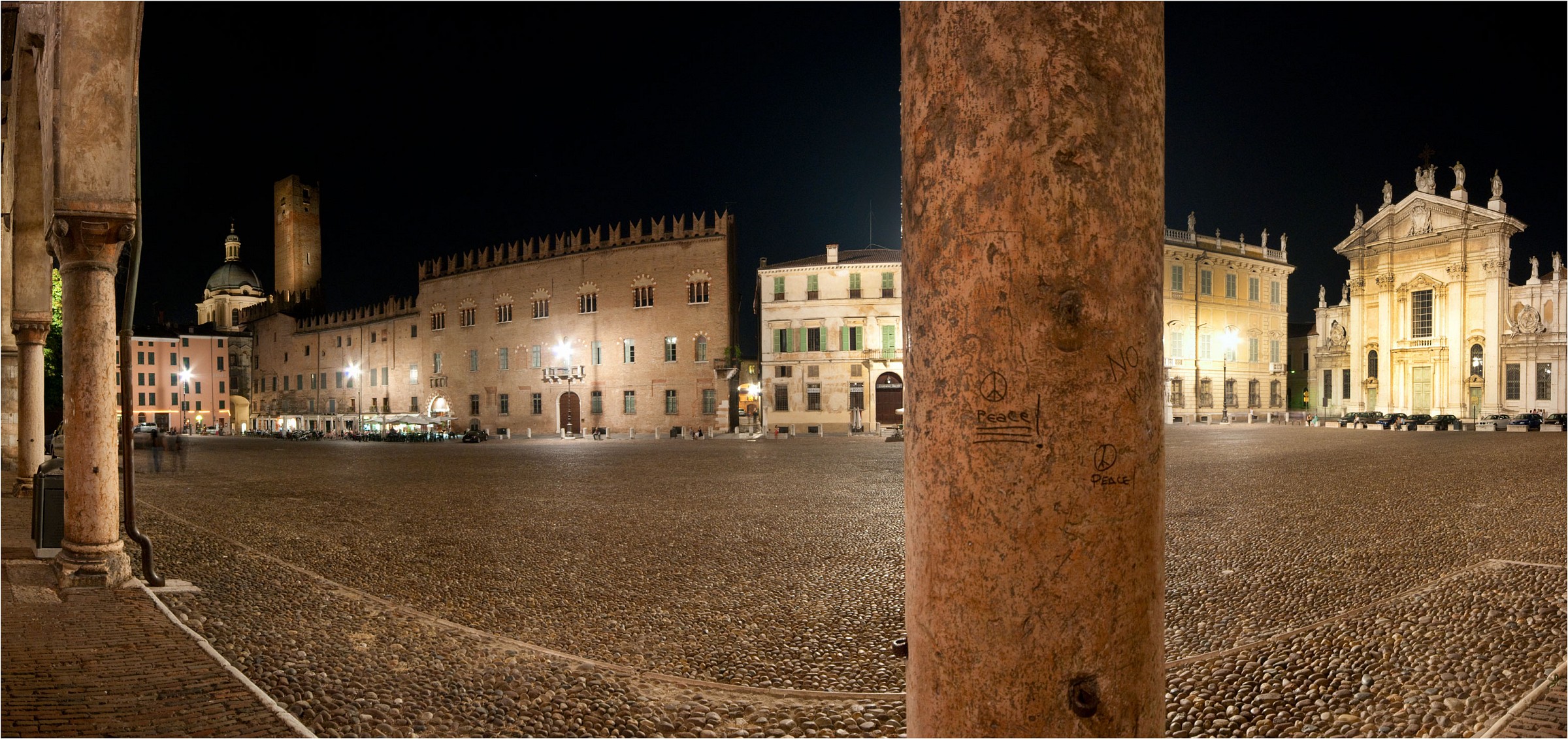 Mantova - Overview of Piazza Sordello...