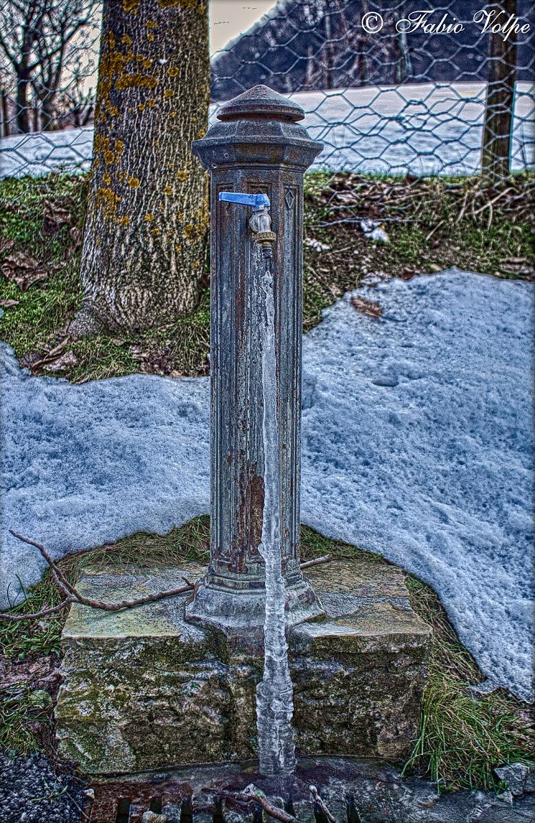Fountain with stalagmite...
