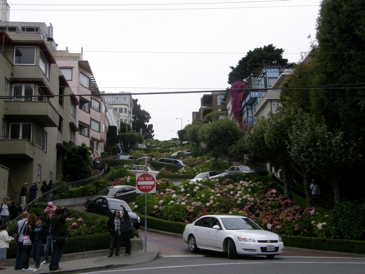California - San Francisco - Lombard Street...