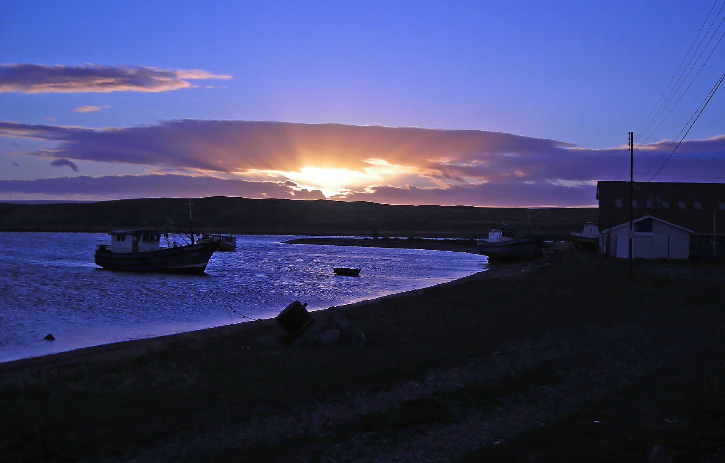L'alba sullo stretto di Magellano...