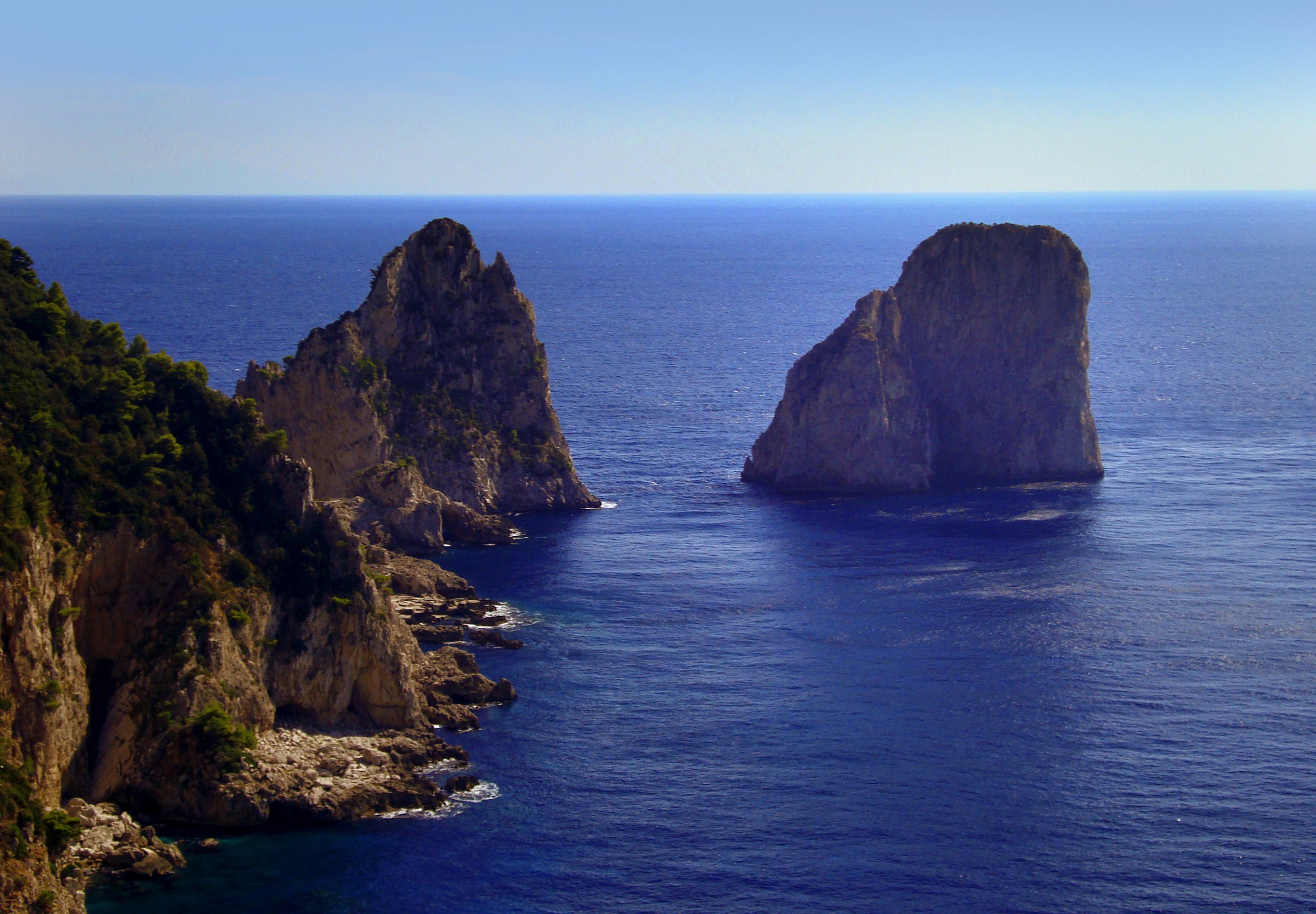 Isola di Capri e i magici Faraglioni...