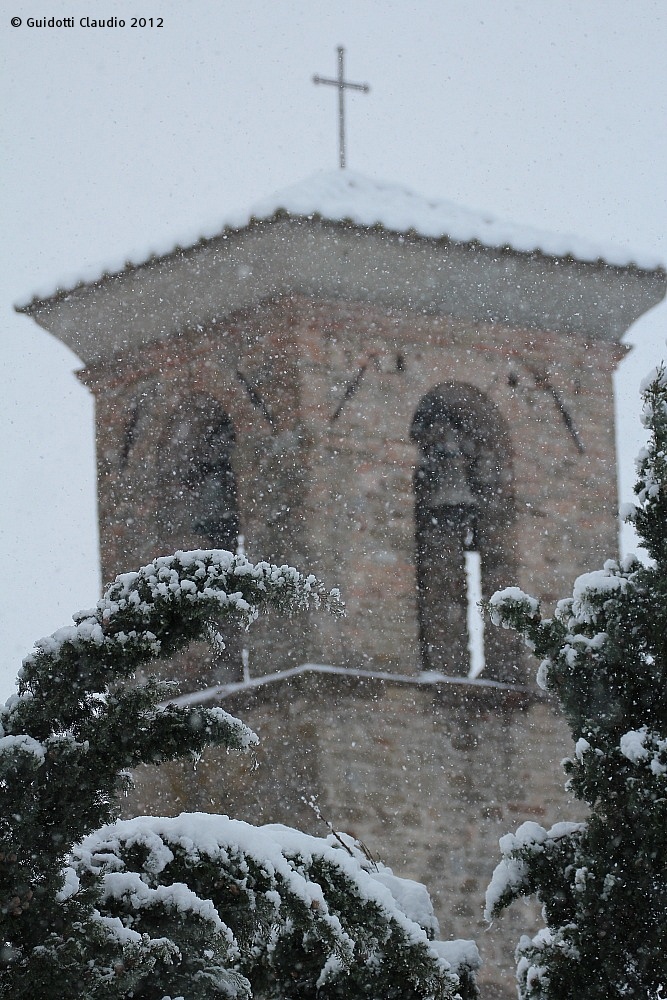 la neve sul campanile...