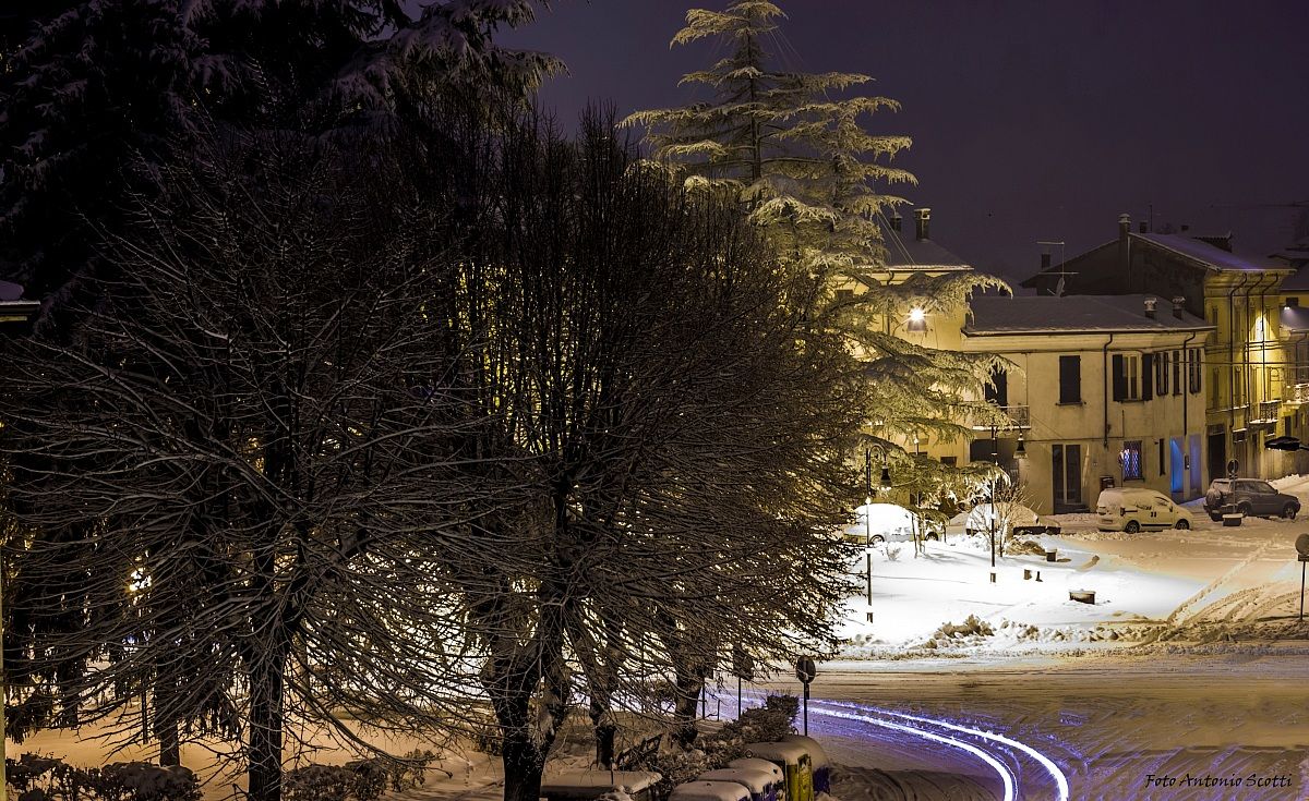A trail of light in Piazza Madonna...