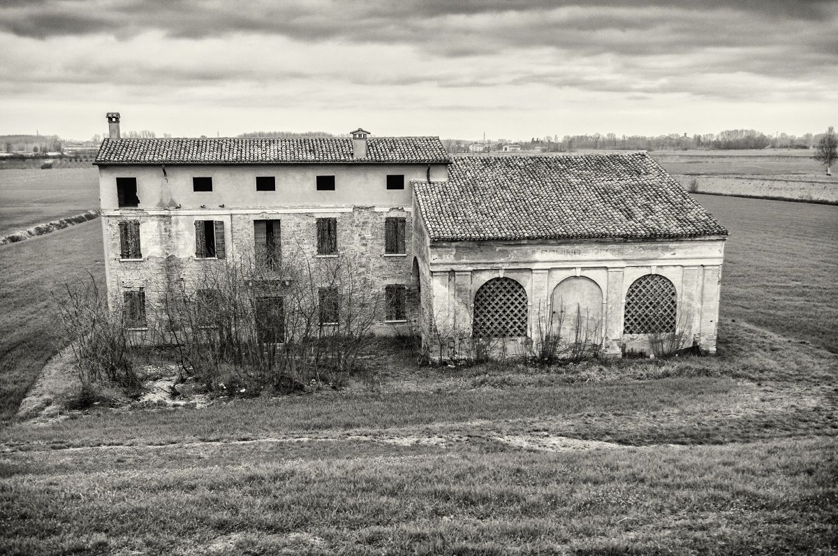 Abandoned farmhouse 2...