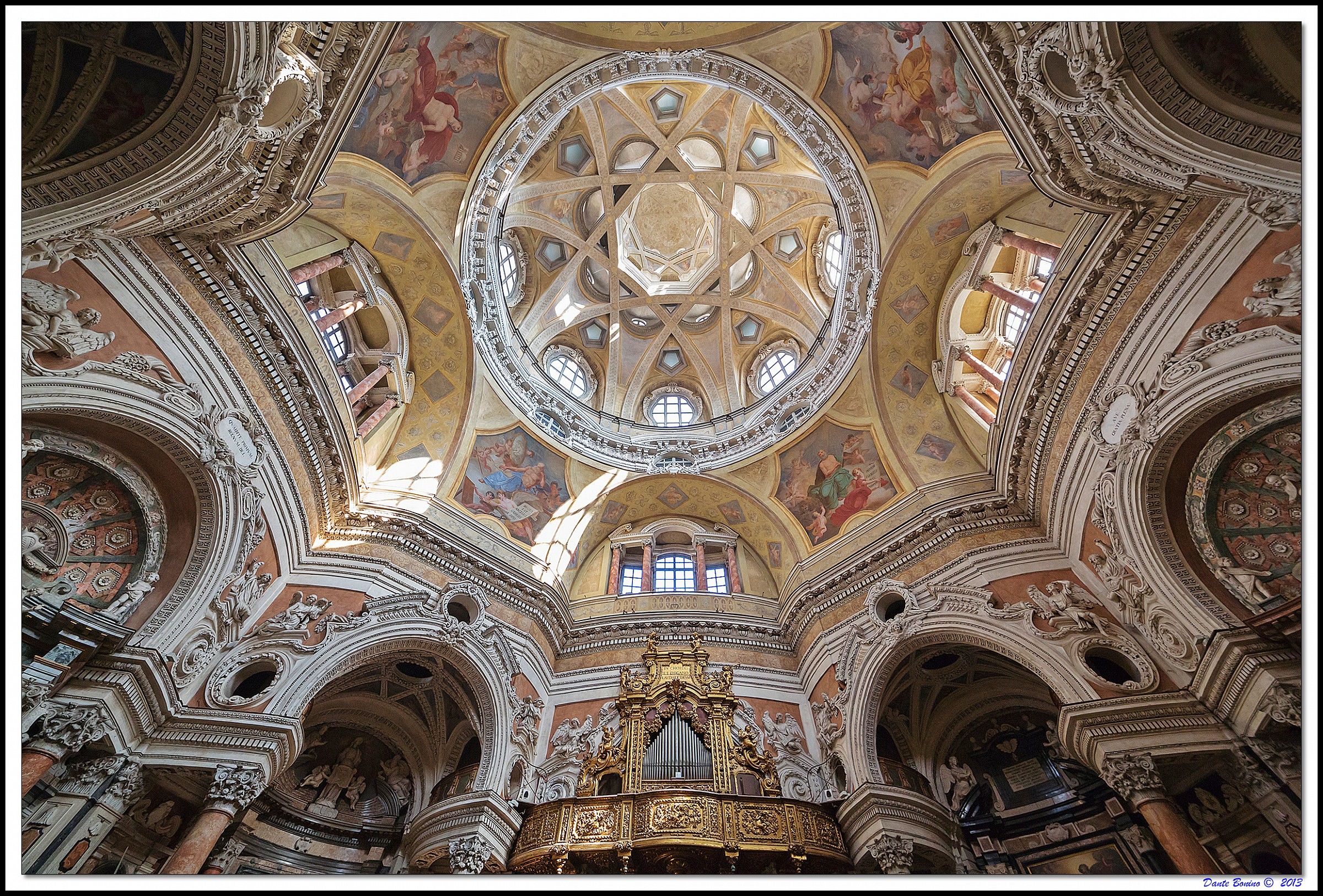 Real chiesa S.Lorenzo: organo e cupola...