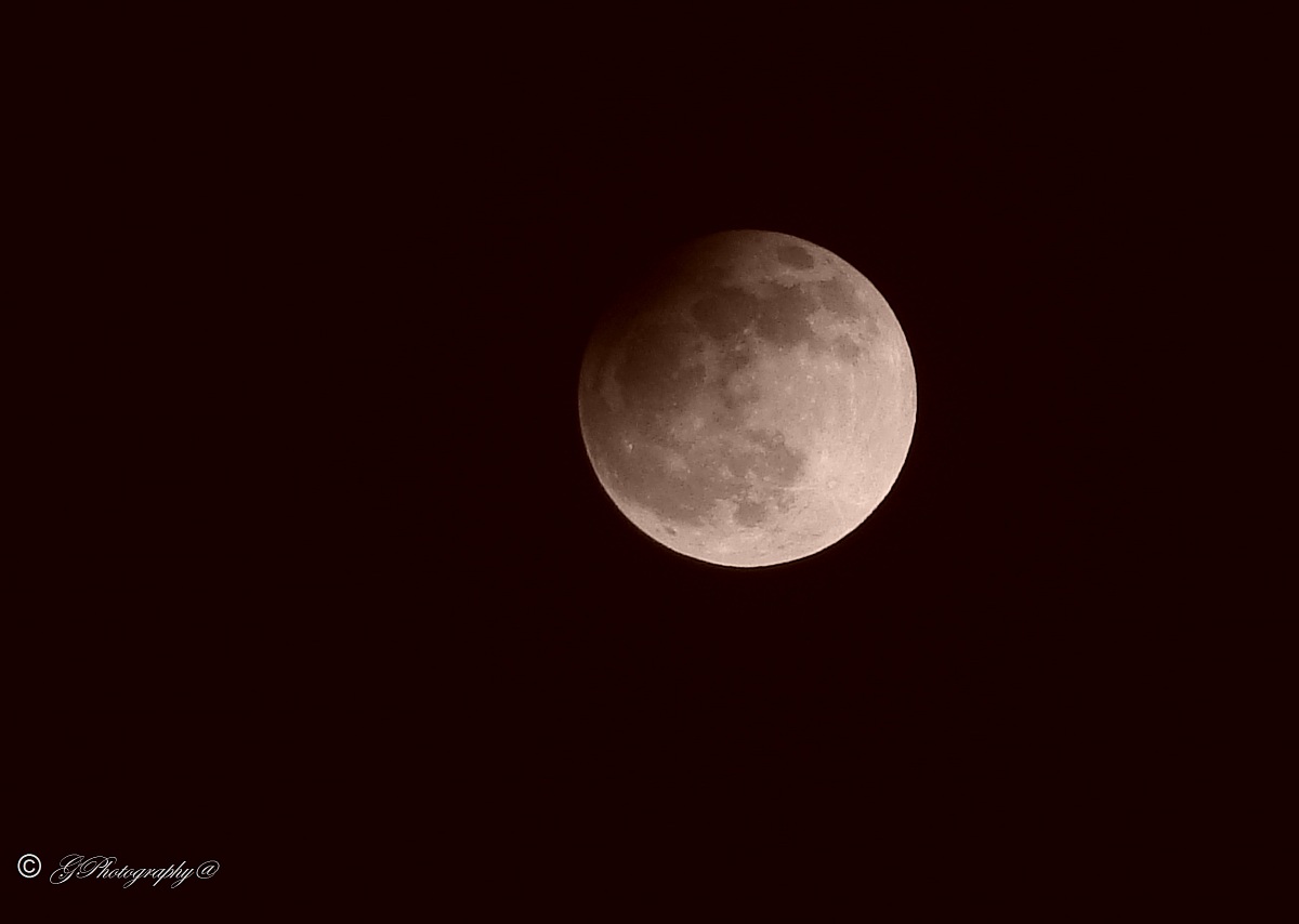 Eclisse parziale di Luna...