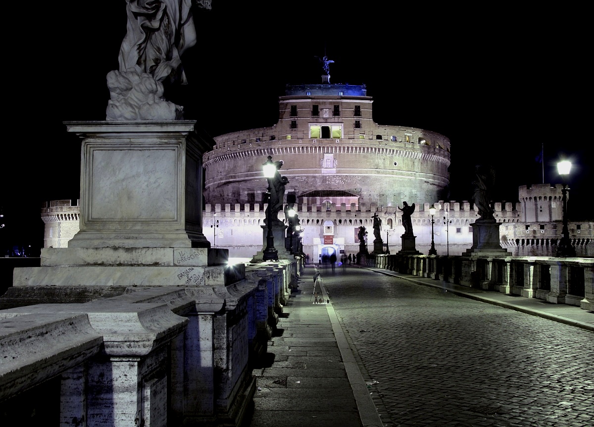 Castel Sant'Angelo at night...