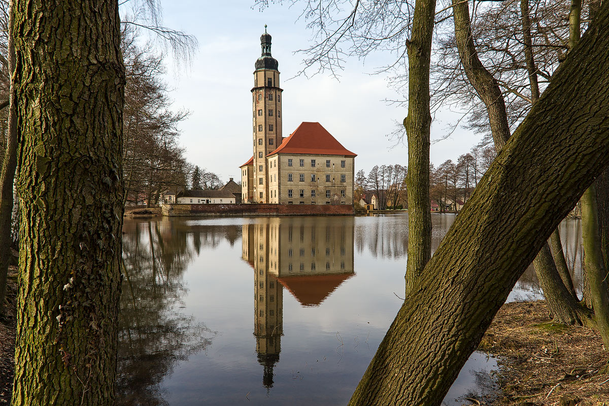 Moated castle Reinharz...