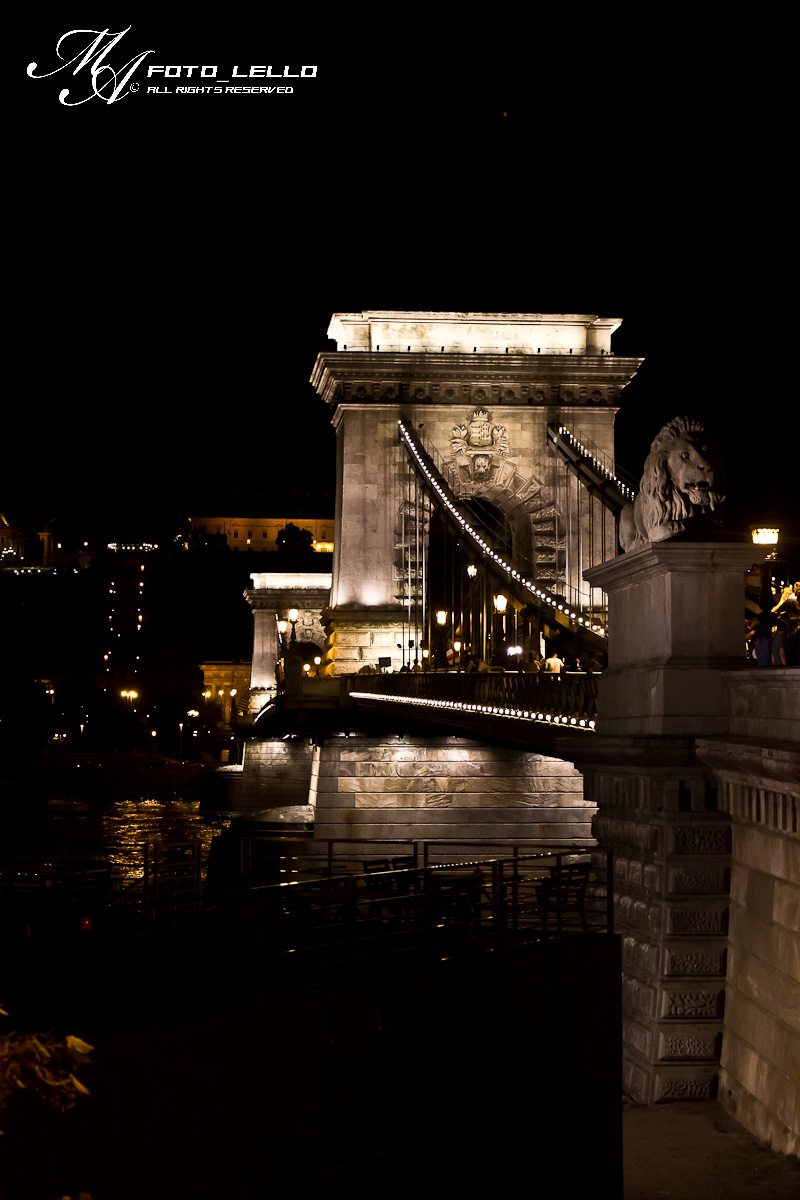 Chain Bridge (Budapest)...