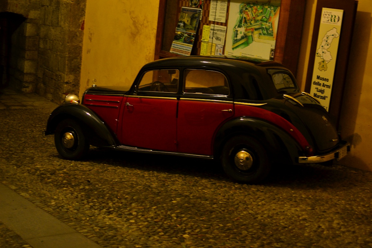 auto in castello...