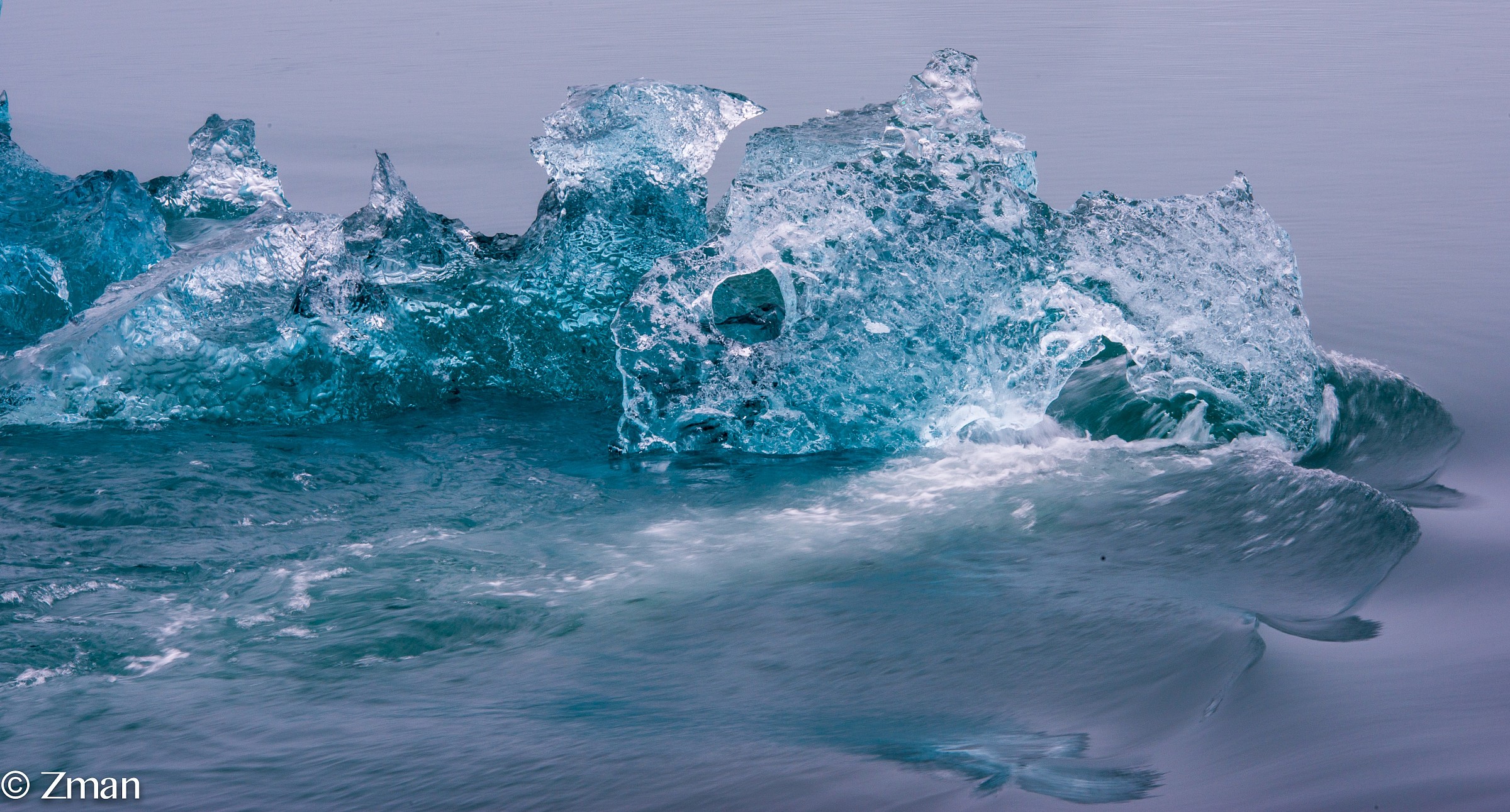 Pezzi di ghiaccio galleggiante al mare...