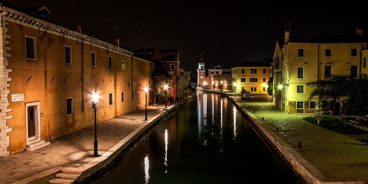 A glimpse Venetian .....
