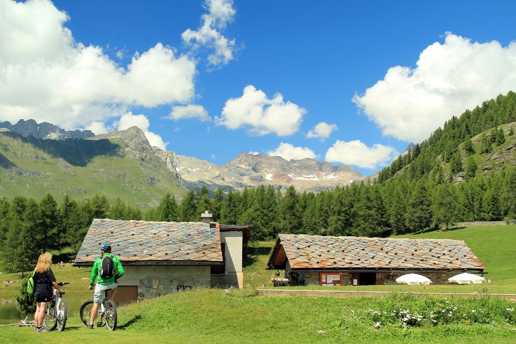 The huts in Chamois...