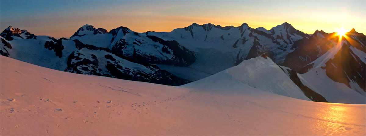 Here comes the sun rising all'Aletschhorn...