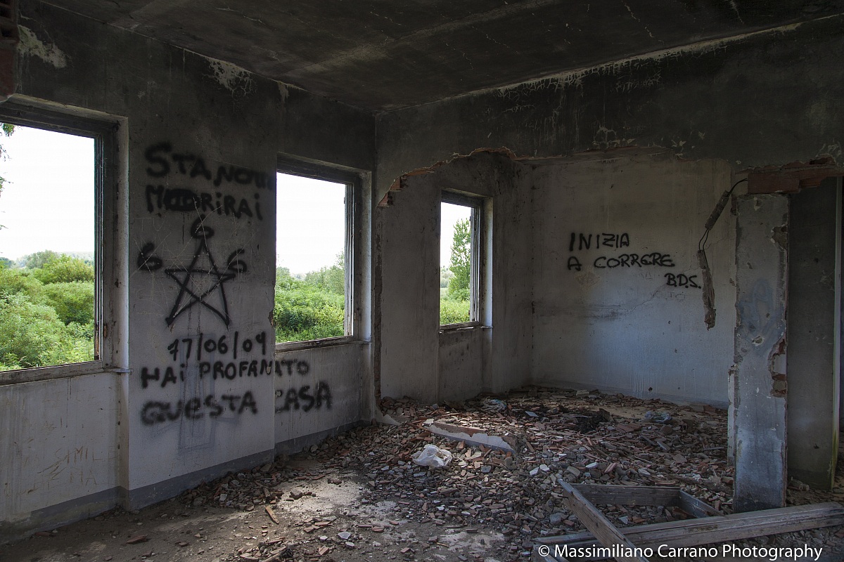 The cursed house...