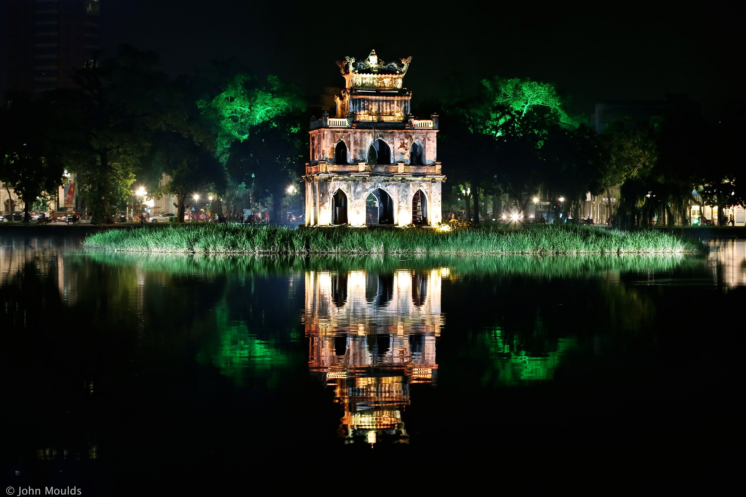 Hoan Kiem Lake, Hanoi, Vn......