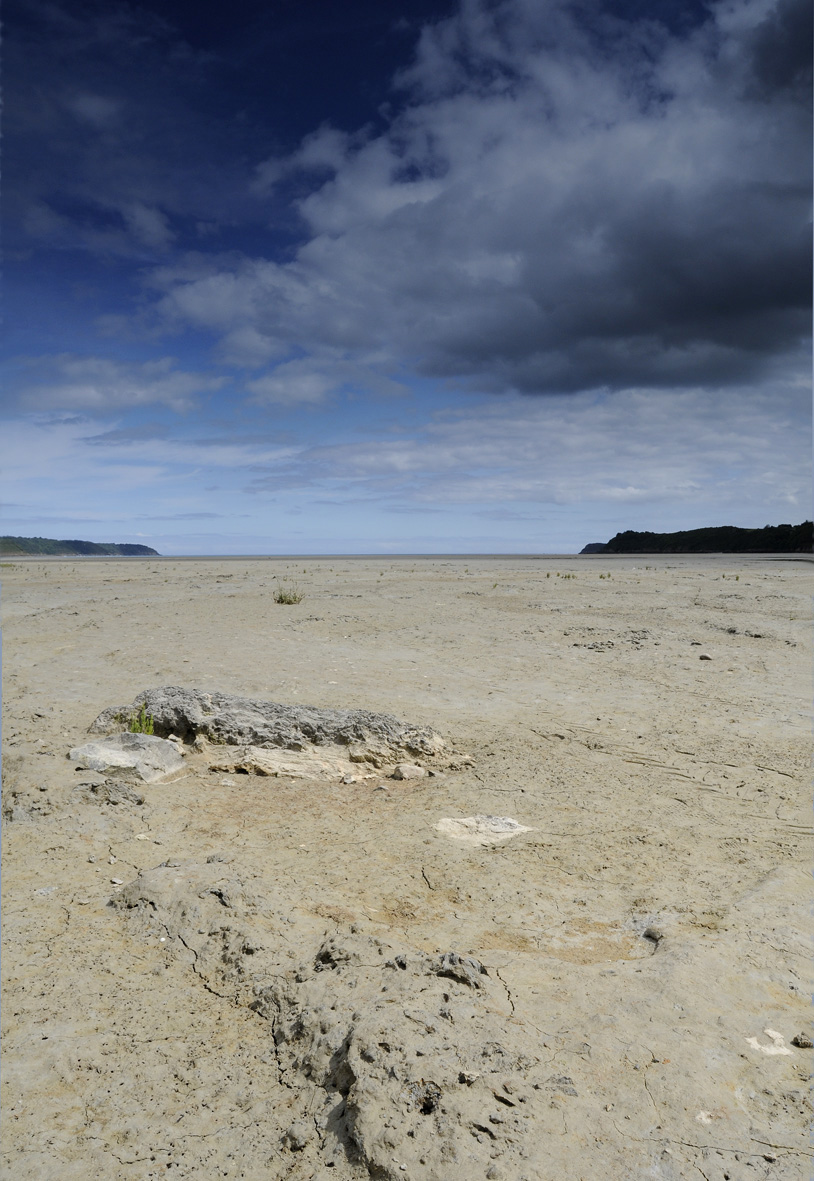 6 low tide nikon d300 18-35mm iso200 1/200 f11...