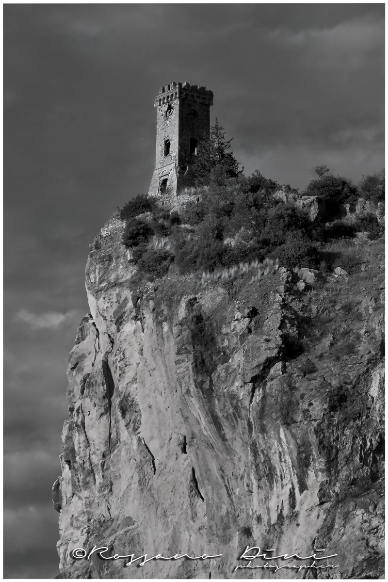 Tower of Caprona, b / w Pisa...