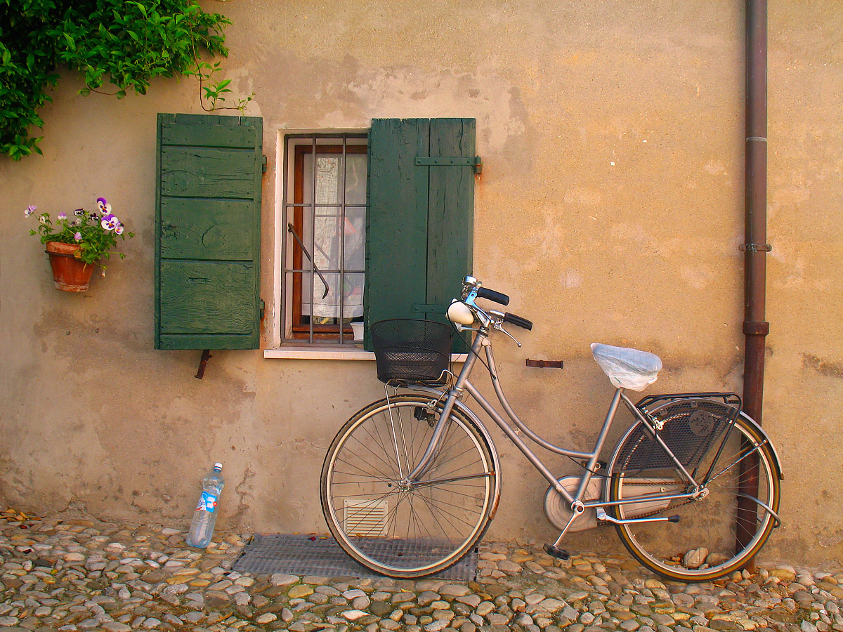 bici parcheggiata...