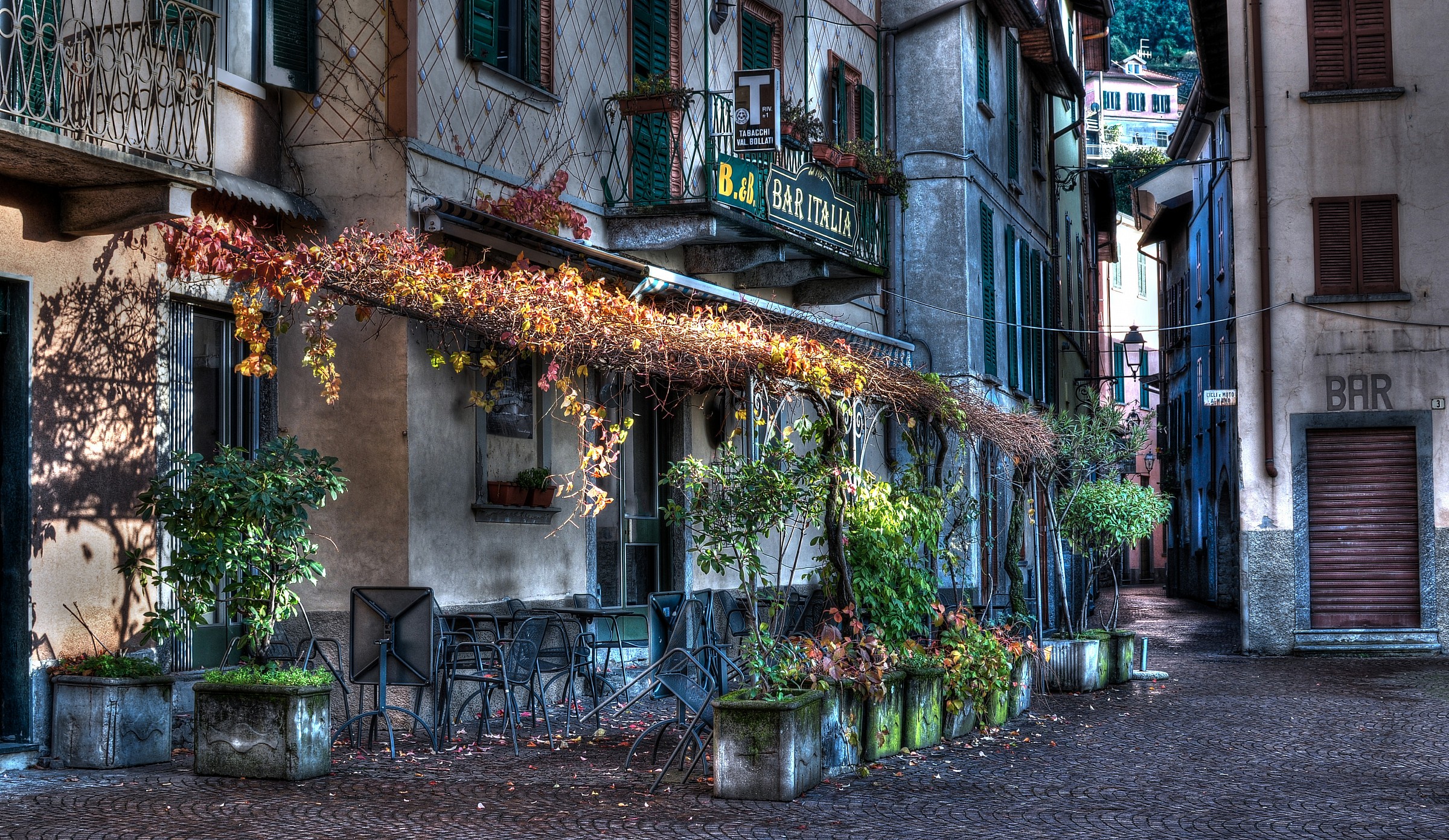 Piazza di Torno _ Como...