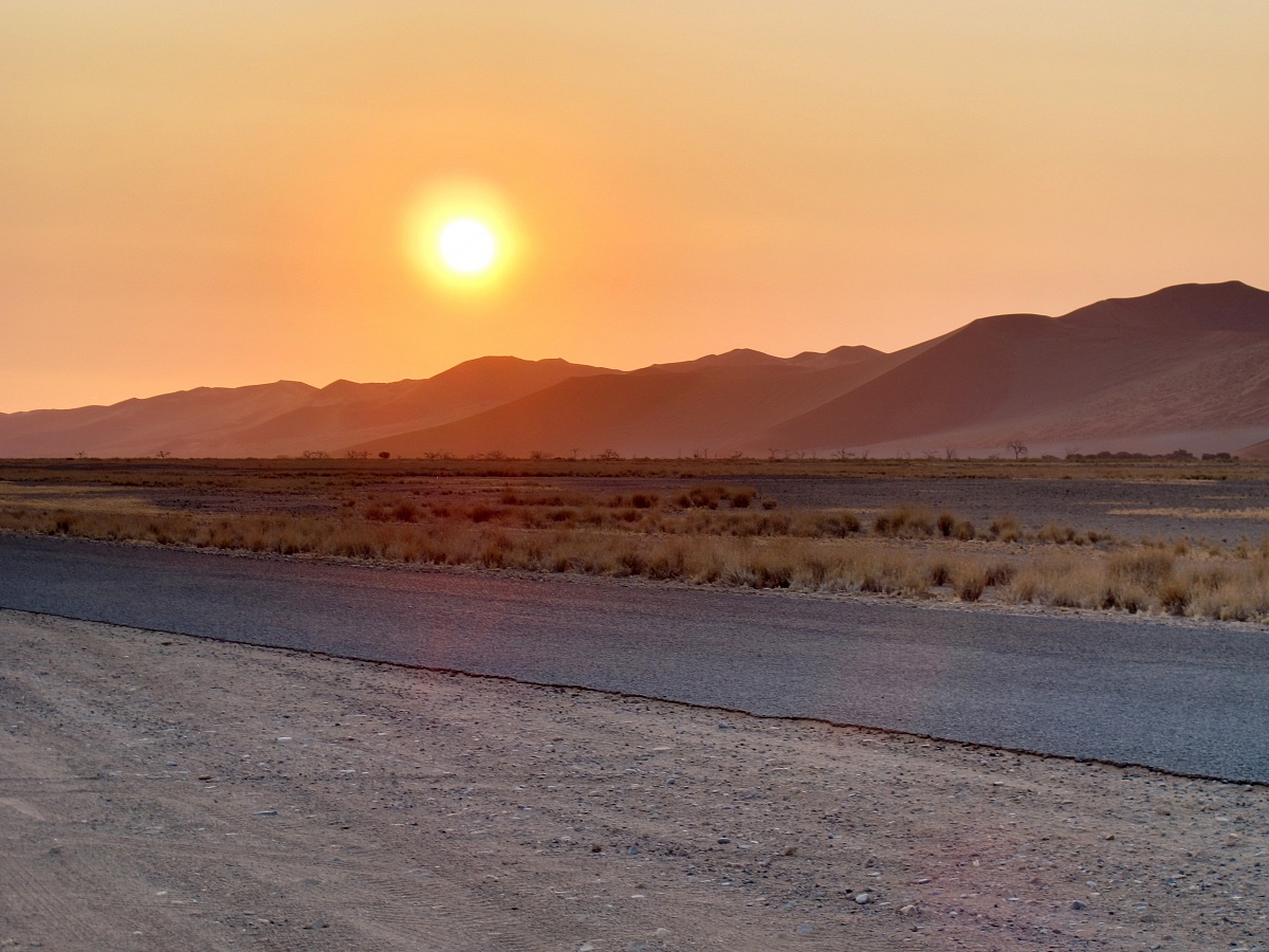 Namib-Naukluft Nat'l Park - sunset on Sossus Vlei...