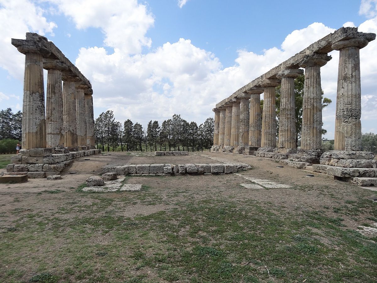 Temple of Metaponto - Front...