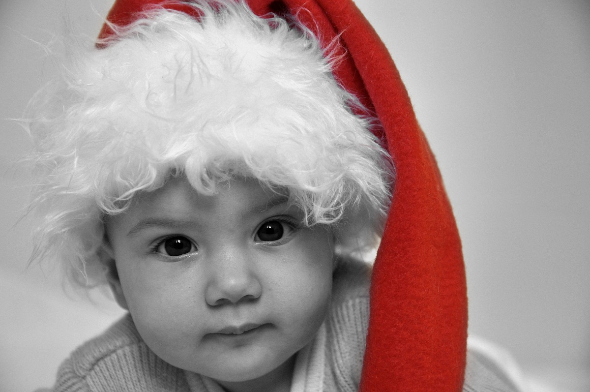 Anna b/n con cappello di babbo natale...