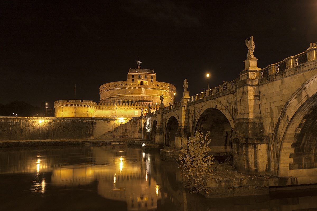 Castel S. Angelo and its bridge...