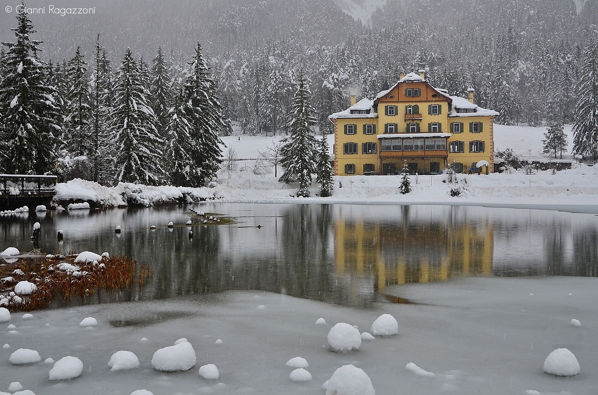 Snowing at Lake Dobbiaco...