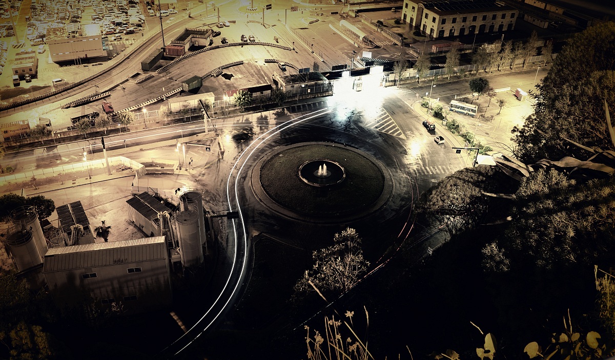 The roundabout at night...