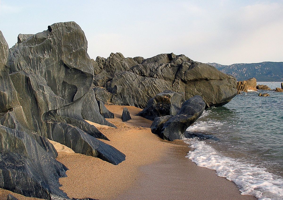 ..scherzo della natura (spiaggia di Abbartello Corsica)...