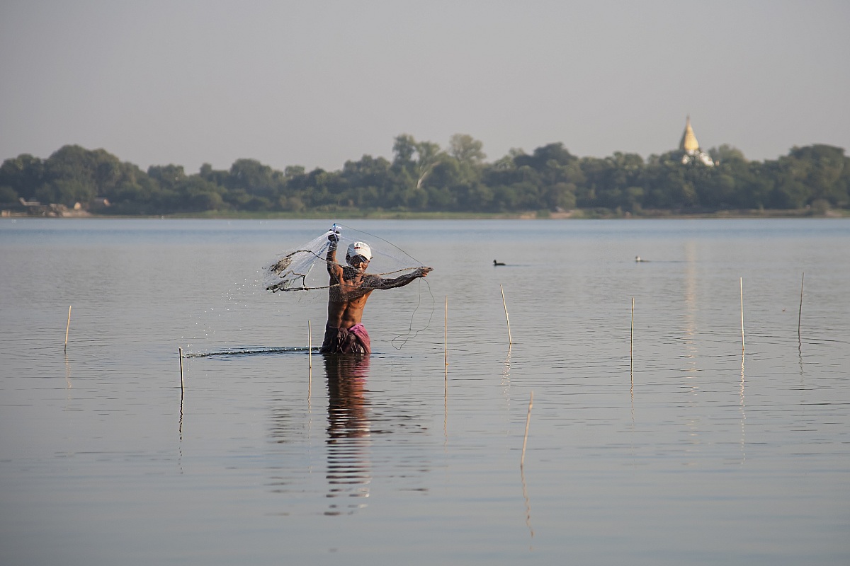 Fisherman in the lake Thaunthaman...