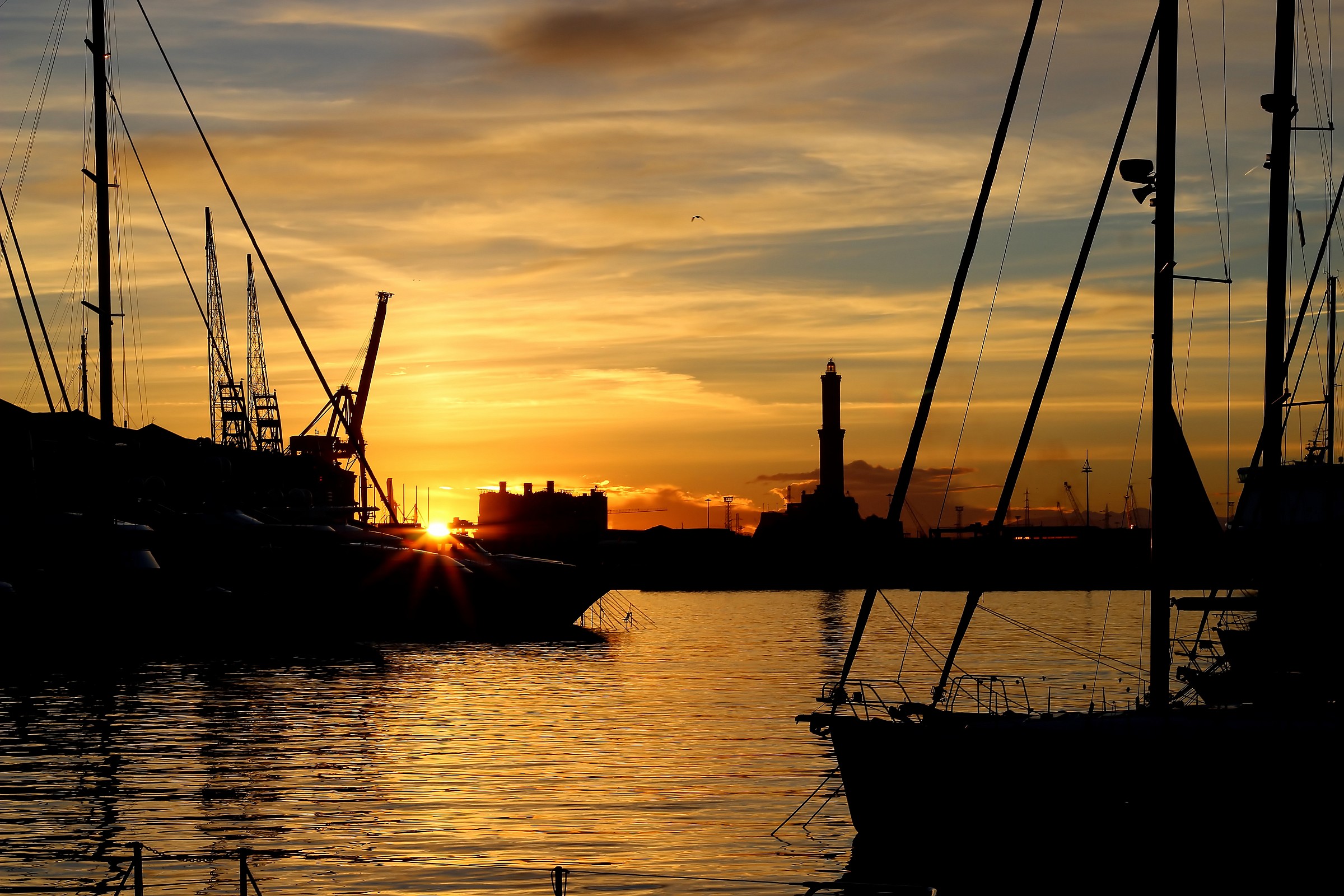 tramonto al porto di Genova...