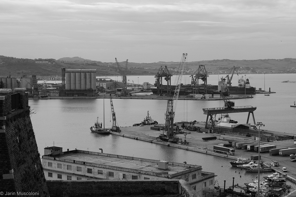 Porto di Ancona..oggi come ieri...