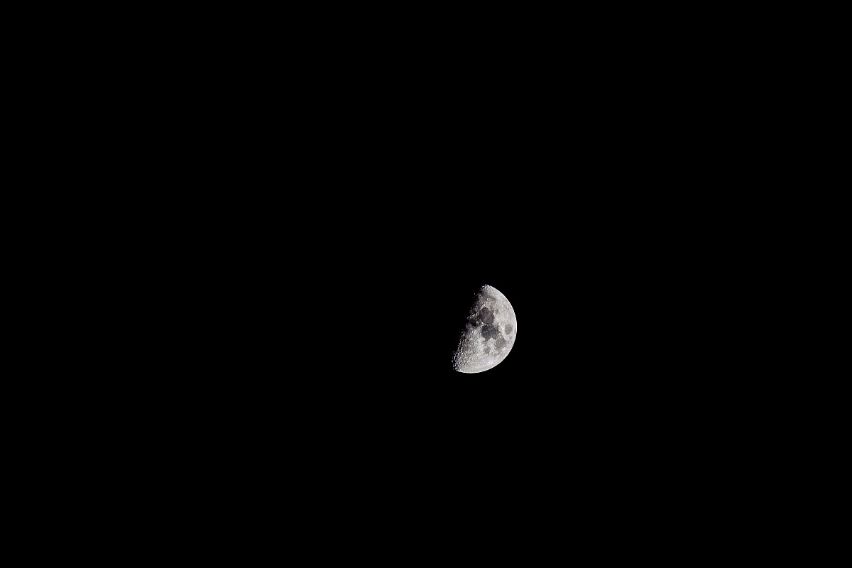 Luna in Gibbosa Crescente...