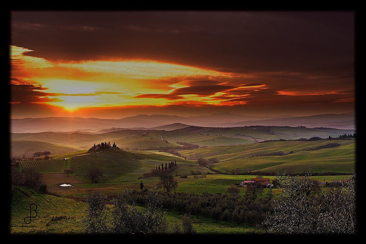 Sunrise in Val D'Orcia...